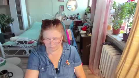 Snapshot of flowerlover8 chatting on 18, 7, 2026 Flowerlower online show from 18, 7, 2026