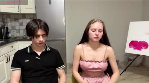 flowerscouple online show from 7, 3, 2026