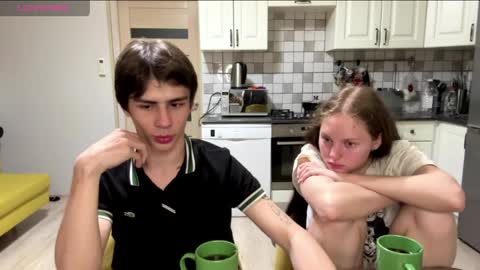 flowerscouple online show from 20, 4, 2026