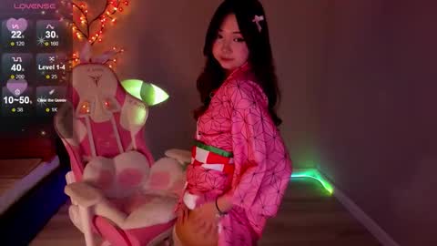 Snapshot of fluffy_rose chatting on 31, 10, 2025 Rose online show from 31, 10, 2025