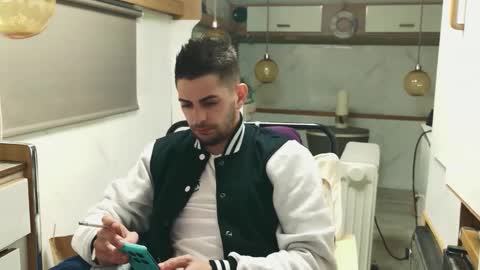 independent model online show from 16, 3, 2026