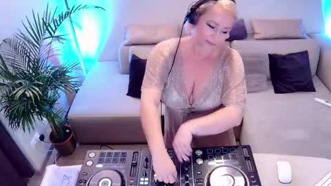 Forbidden Kitty online show from 5, 11, 2025