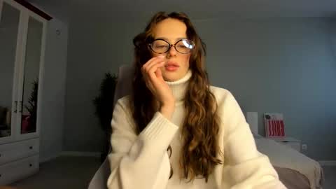 Snapshot of fox_beauty chatting on 15, 10, 2025 Kira online show from 15, 10, 2025