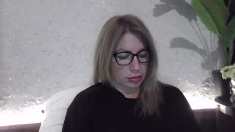 fox_red_lady7 online show from 7, 12, 2024