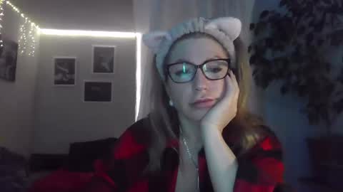 fox_red_lady7 online show from 1, 3, 2025