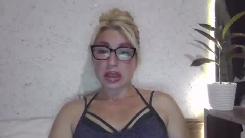 fox_red_lady7 online show from 2, 10, 2025