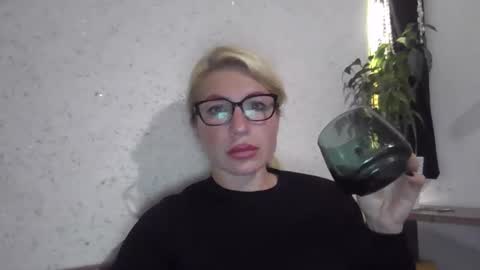 fox_red_lady7 online show from 13, 10, 2025