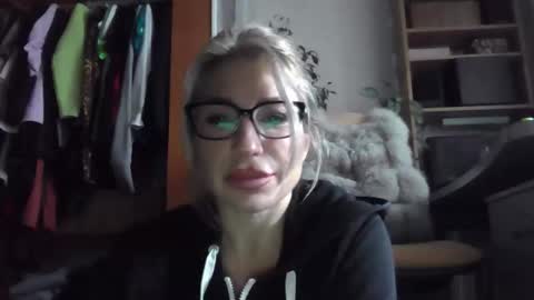 fox_red_lady7 online show from 17, 11, 2025