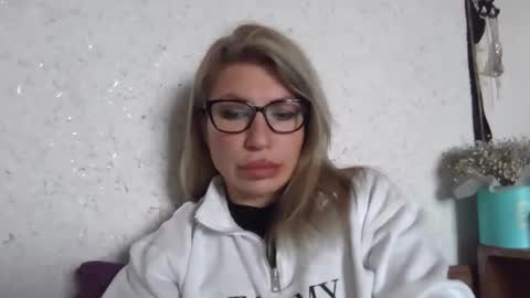 fox_red_lady7 online show from 19, 1, 2026