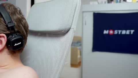 Snapshot of foxeslovefoxes chatting on 24, 12, 2024 CUSTOM PHOTOS AND VIDEOS -  online show from 24, 12, 2024