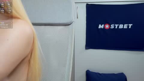 Snapshot of foxeslovefoxes chatting on 24, 12, 2024 CUSTOM PHOTOS AND VIDEOS -  online show from 24, 12, 2024