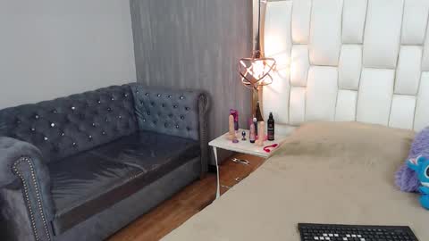 Foxxy  online show from 1, 10, 2025