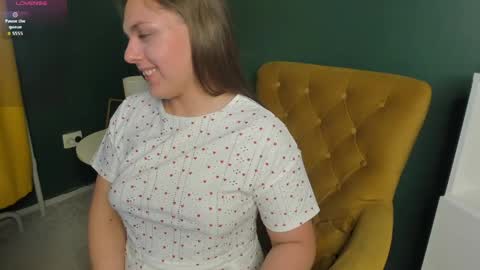 Snapshot of foxy__vibe chatting on 6, 4, 2026 April online show from 6, 4, 2026