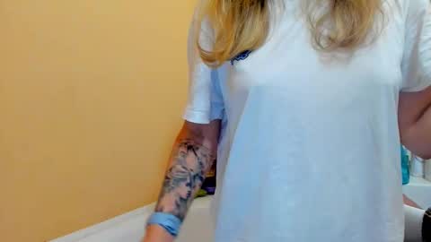 Foxy online show from 9, 10, 2025