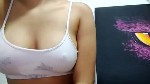 Snapshot of fragmented_girl_18 chatting on 2, 3, 2026 Sofa online show from 2, 3, 2026