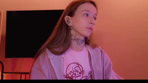 fran_bow online show from 15, 4, 2026