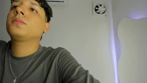 Snapshot of frank_castiglioni chatting on 8, 3, 2025 Castiglioni online show from 8, 3, 2025