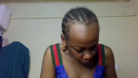 Snapshot of freaky_beauty chatting on 5, 7, 2026 freaky_beauty online show from 5, 7, 2026