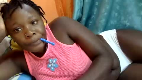 Snapshot of freaky_dolly chatting on 6, 1, 2025 freaky_dolly online show from 6, 1, 2025