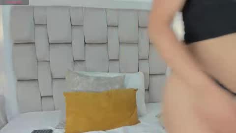 Snapshot of frehia_dimou chatting on 25, 10, 2025 Frehia online show from 25, 10, 2025