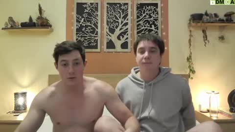 Snapshot of frenchhornybibs chatting on 9, 2, 2025 French Horny Bibs online show from 9, 2, 2025