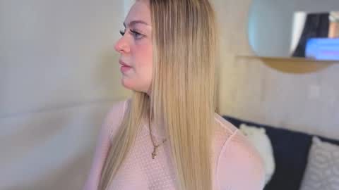 fresita_pink_ online show from 4, 2, 2026