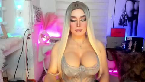 Snapshot of freya_lovestocum chatting on 12, 9, 2025 Miss Frea  online show from 12, 9, 2025