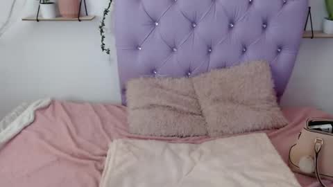 Snapshot of freyja_01 chatting on 25, 9, 2025 Freyja online show from 25, 9, 2025