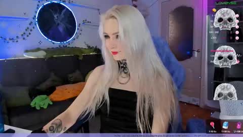 Snapshot of frida_fortune chatting on 10, 10, 2025 Frida A boost to fortune for the one who gives a thumbs up and a bonus lucky for those who support me by joining the fanclub online show from 10, 10, 2025