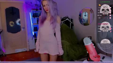 Snapshot of frida_fortune chatting on 10, 11, 2025 Frida A boost to fortune for the one who gives a thumbs up and a bonus lucky for those who support me by joining the fanclub online show from 10, 11, 2025