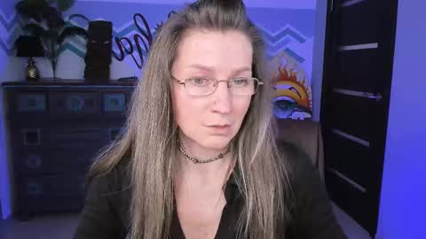 Snapshot of fridatander chatting on 8, 3, 2025 Frida Tander online show from 8, 3, 2025