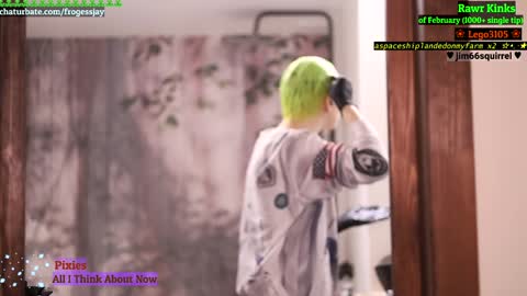 Snapshot of frogessjay chatting on 4, 2, 2025 Jaywise Frogfoot online show from 4, 2, 2025