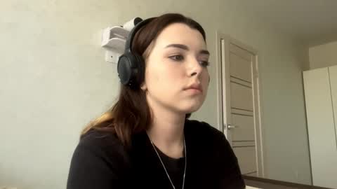 Snapshot of frosted_bloom chatting on 9, 9, 2025 Emily online show from 9, 9, 2025