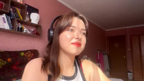 Snapshot of frosted_bloom chatting on 14, 9, 2025 Emily online show from 14, 9, 2025