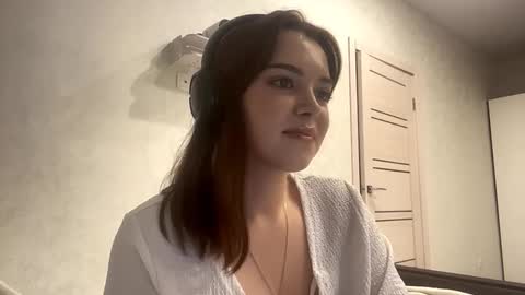 Snapshot of frosted_bloom chatting on 15, 9, 2025 Emily online show from 15, 9, 2025