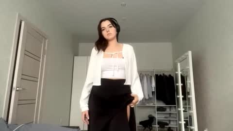 Snapshot of frosted_bloom chatting on 18, 9, 2025 Emily online show from 18, 9, 2025