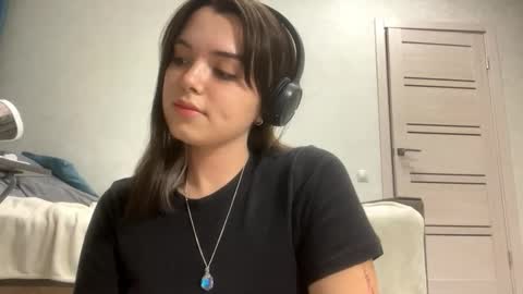 Snapshot of frosted_bloom chatting on 24, 9, 2025 Emily online show from 24, 9, 2025