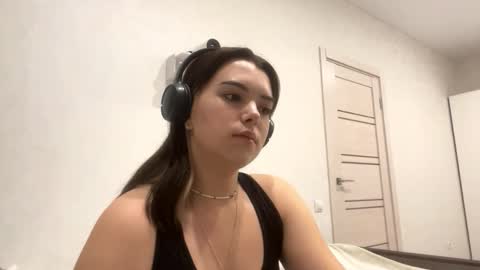 Snapshot of frosted_bloom chatting on 29, 9, 2025 Emily online show from 29, 9, 2025
