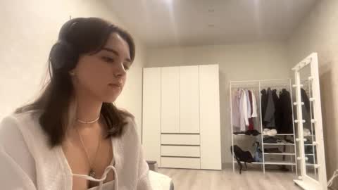Snapshot of frosted_bloom chatting on 1, 10, 2025 Emily online show from 1, 10, 2025