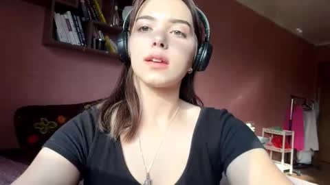 Snapshot of frosted_bloom chatting on 11, 10, 2025 Emily online show from 11, 10, 2025