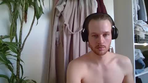 Snapshot of frozenyoga chatting on 23, 2, 2025 frozenyoga online show from 23, 2, 2025