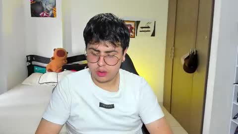 Snapshot of fuck_blow chatting on 14, 12, 2025 uwu online show from 14, 12, 2025