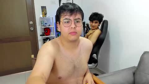 Snapshot of fuck_blow chatting on 19, 12, 2025 uwu online show from 19, 12, 2025