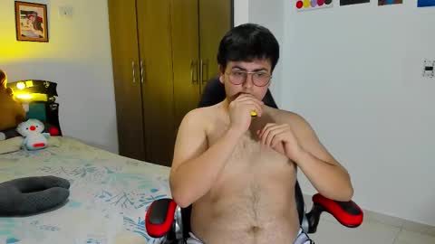 Snapshot of fuck_blow chatting on 20, 12, 2025 uwu online show from 20, 12, 2025