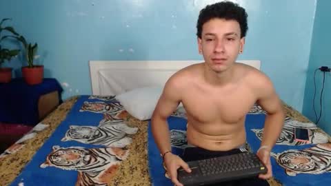 Snapshot of fun_and_horny_ chatting on 28, 9, 2025 fun_and_horny_ online show from 28, 9, 2025