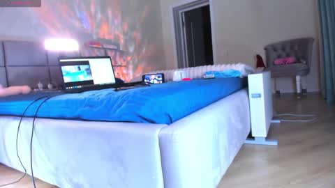 Just yours blondi 3 online show from 25, 11, 2025