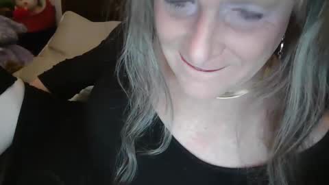 Jessie Love online show from 2, 2, 2025