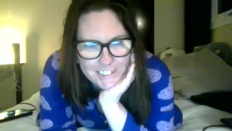 Snapshot of fuzzypeaches87 chatting on 24, 3, 2026 fuzzypeaches87 online show from 24, 3, 2026