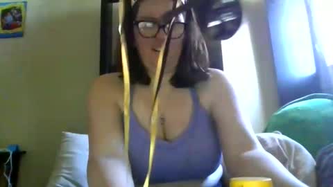 Snapshot of fuzzypeaches87 chatting on 27, 3, 2026 fuzzypeaches87 online show from 27, 3, 2026