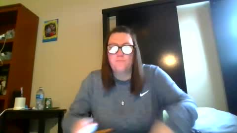 Snapshot of fuzzypeaches87 chatting on 1, 4, 2026 fuzzypeaches87 online show from 1, 4, 2026